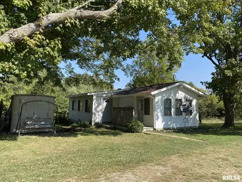 3 Lake Warren Dr, Monmouth, IL 61462