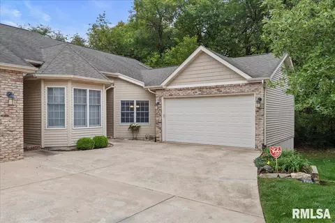 307 Boulder Creek Dr, Chatham, IL 62629
