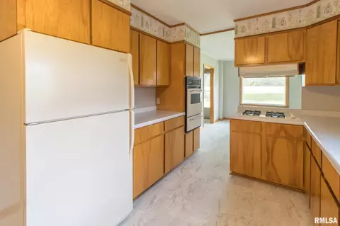 1651 Berwick Rd, Abingdon, IL 61410 photo 11