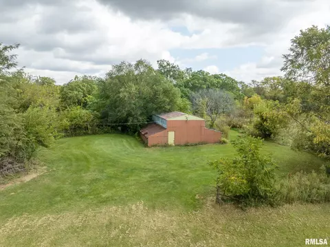 1651 Berwick Rd, Abingdon, IL 61410 photo 5