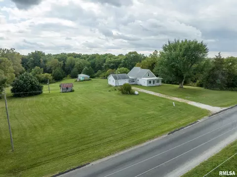 1651 Berwick Rd, Abingdon, IL 61410 photo 2