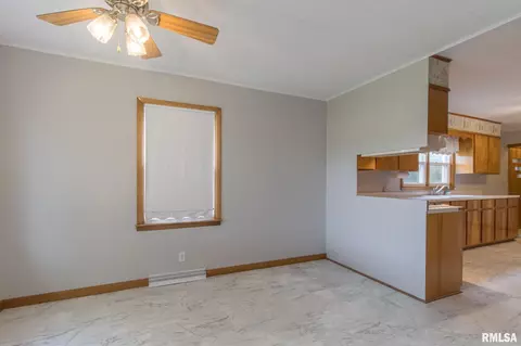 1651 Berwick Rd, Abingdon, IL 61410 photo 9