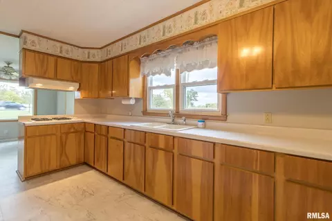 1651 Berwick Rd, Abingdon, IL 61410 photo 12