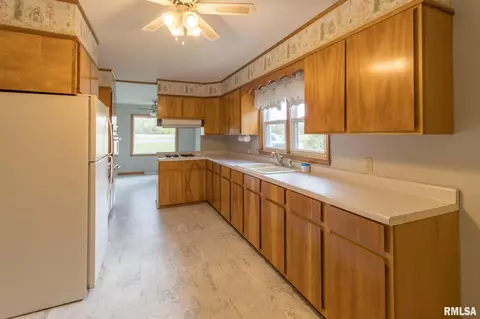 1651 Berwick Rd, Abingdon, IL 61410 photo 10