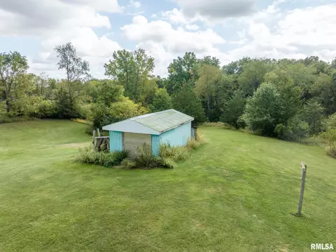 1651 Berwick Rd, Abingdon, IL 61410 photo 6