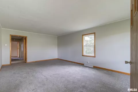 1651 Berwick Rd, Abingdon, IL 61410 photo 7