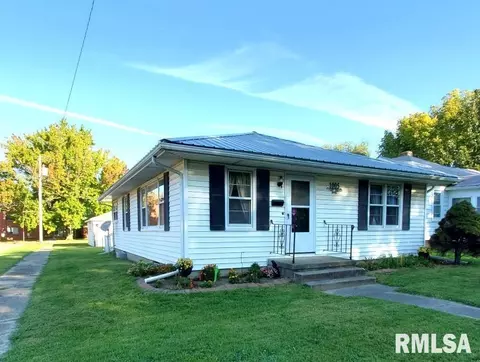 1005 N Kankakee St, Lincoln, IL 62656