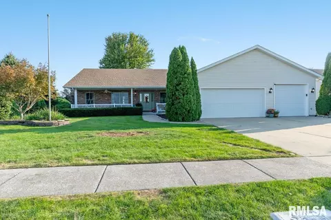 1306 Oakbrook Ave, Chatham, IL 62629