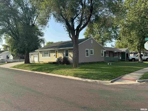 1523 Southmoor St, Pekin, IL 61554