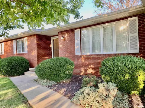 4 Appomatox Ave, Jacksonville, IL 62650