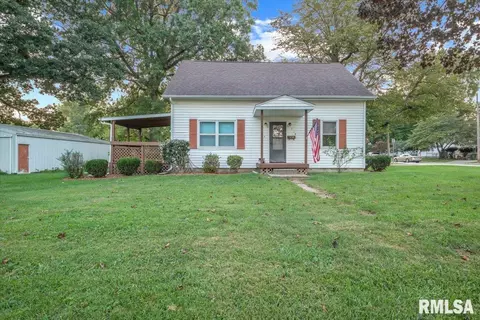 718 E Franklin St, Taylorville, IL 62568