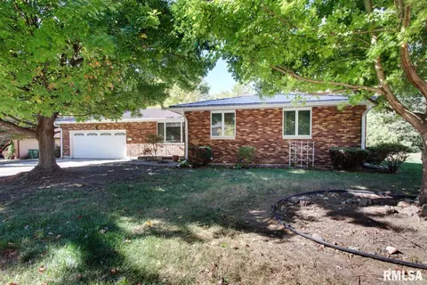 1114 S 26th St, Quincy, IL 62301