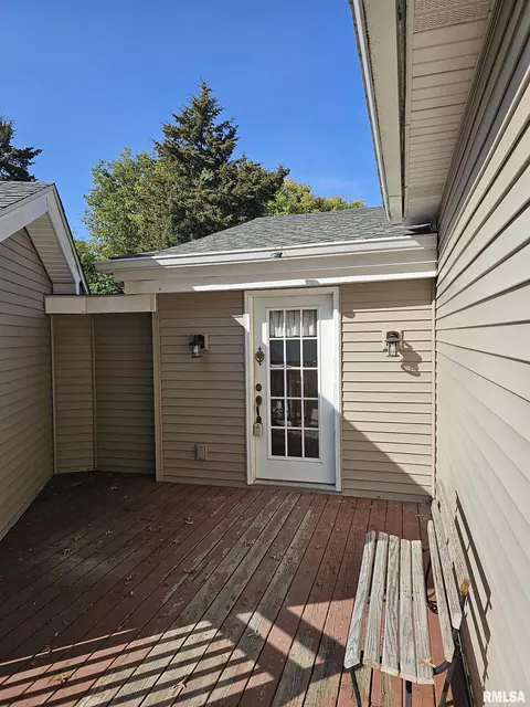 Exterior - 206 S State St, Henderson, IL 61439 photo 5 of 9