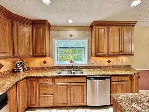 865 Roanoke Dr, Springfield, IL 62702 photo 11
