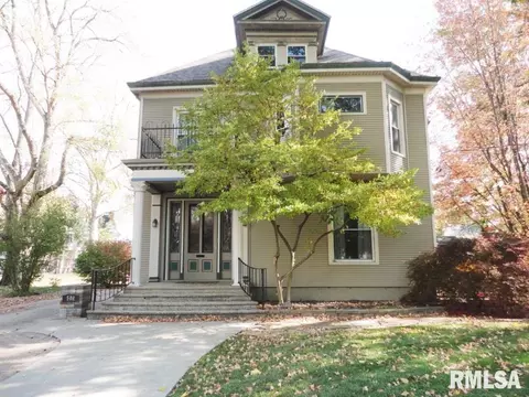 502 S Clay St, Taylorville, IL 62568