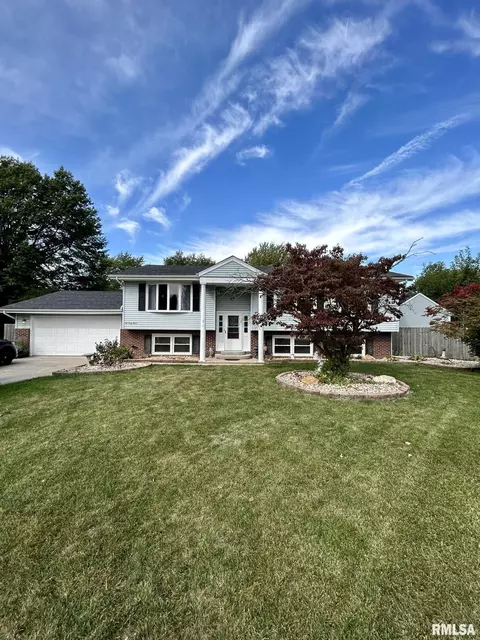 243 N Westview Dr, Knoxville, IL 61448