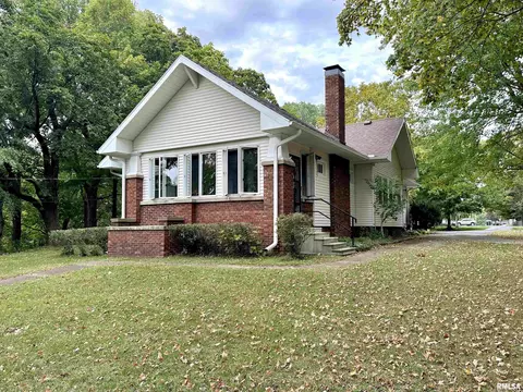 321 W Sangamon St, Petersburg, IL 62675
