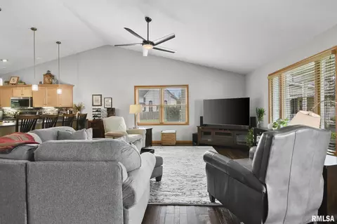 200 Gloucester Ct, Chatham, IL 62629 photo 9