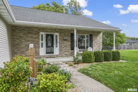 200 Gloucester Ct, Chatham, IL 62629 photo 4