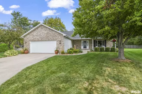 200 Gloucester Ct, Chatham, IL 62629