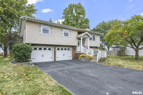 707 E Heights Ave, Taylorville, IL 62568