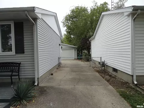 2420 Sutherland Rd, Springfield, IL 62702 photo 8