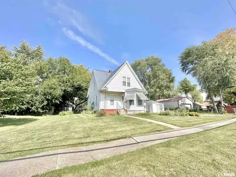 207 W Meek St, Abingdon, IL 61410