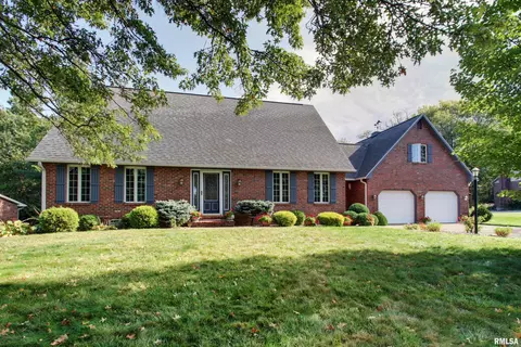 1124 Nottingham Dr, Quincy, IL 62305