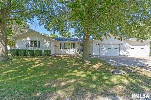 211 W Oak St, Palmyra, IL 62674