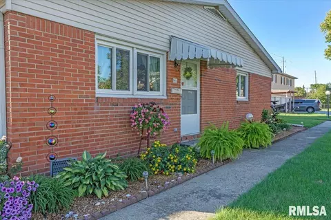 341 S Durkin Dr, Springfield, IL 62704 photo 2