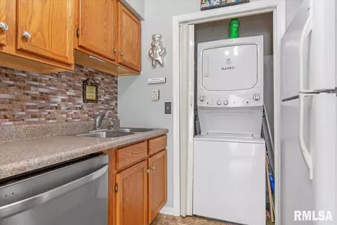 341 S Durkin Dr, Springfield, IL 62704 photo 15