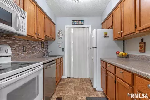341 S Durkin Dr, Springfield, IL 62704 photo 11
