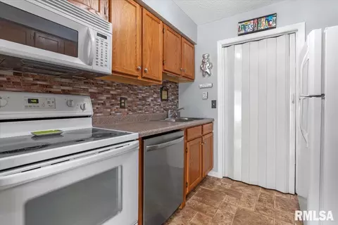 341 S Durkin Dr, Springfield, IL 62704 photo 12