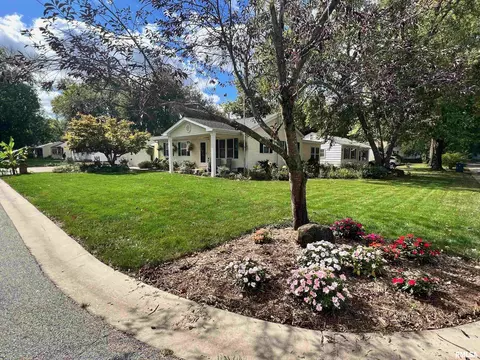 919 Johnson Ln, Springfield, IL 62702