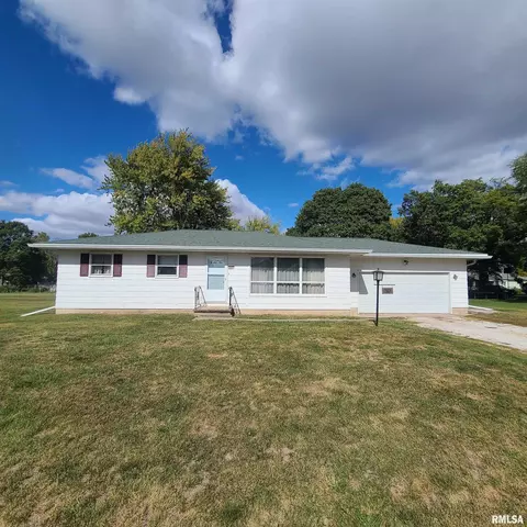 509 E Newman St, Knoxville, IL 61448