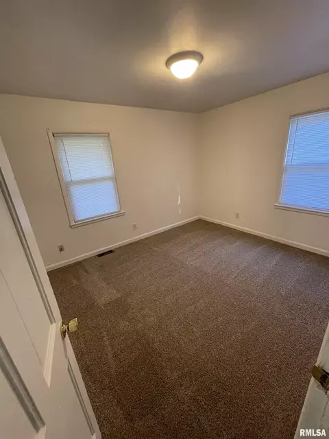 1832 Green Tree Rd, Springfield, IL 62703 photo 9