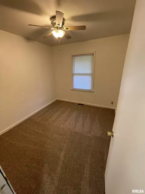 1832 Green Tree Rd, Springfield, IL 62703 photo 8
