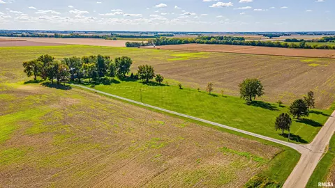 25433 Dosier Rd, Greenview, IL 62642