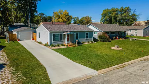 151 Carter Ln, Lincoln, IL 62656