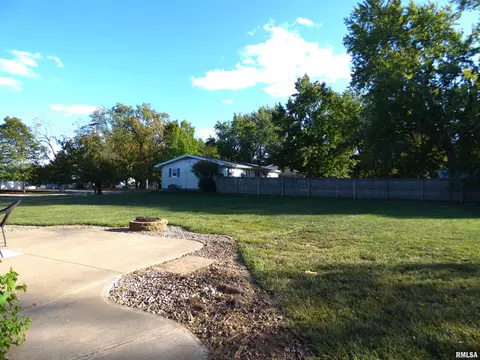 207 E Park St, Camp Point, IL 62320 photo 33