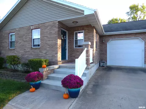207 E Park St, Camp Point, IL 62320 photo 4