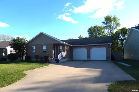 207 E Park St, Camp Point, IL 62320