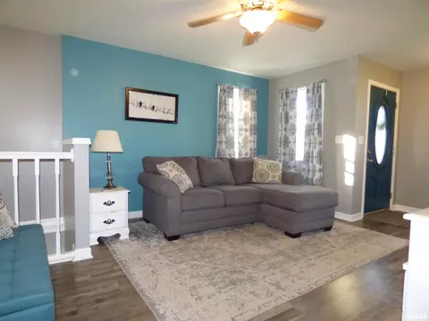207 E Park St, Camp Point, IL 62320 photo 8