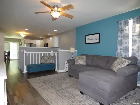 207 E Park St, Camp Point, IL 62320 photo 5