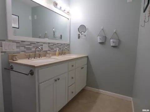 207 E Park St, Camp Point, IL 62320 photo 17