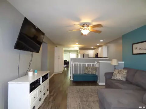 207 E Park St, Camp Point, IL 62320 photo 6