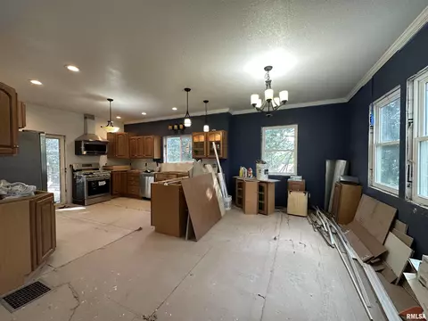 103 E Pearl St, Payson, IL 62360 photo 6