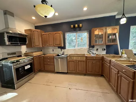 103 E Pearl St, Payson, IL 62360 photo 3