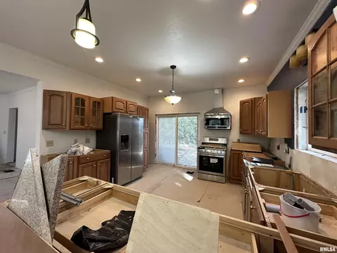 103 E Pearl St, Payson, IL 62360 photo 4