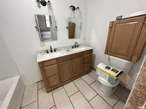 103 E Pearl St, Payson, IL 62360 photo 8